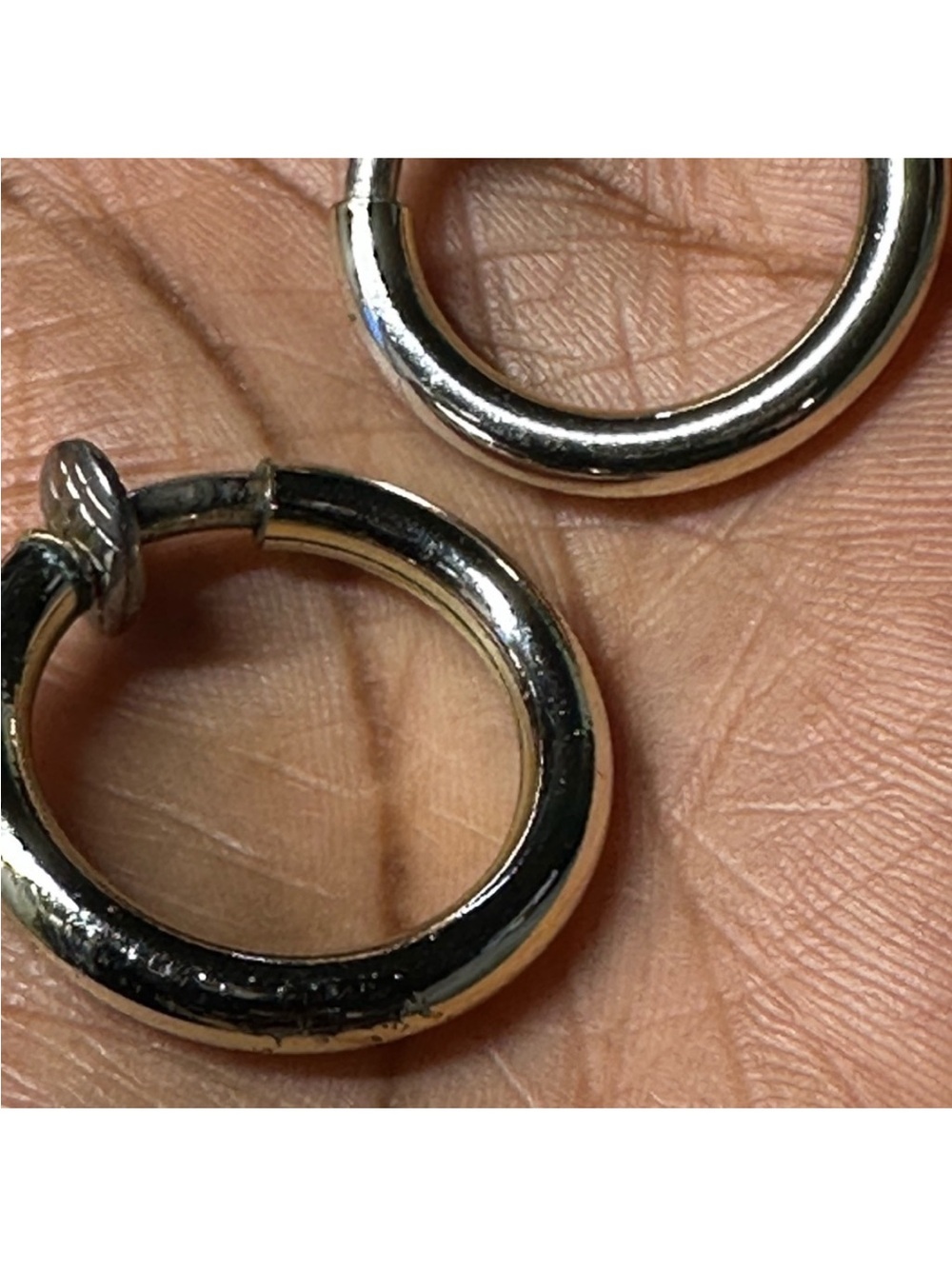 Vintage two tone metal Hoop Earrings - Picture 15 of 17